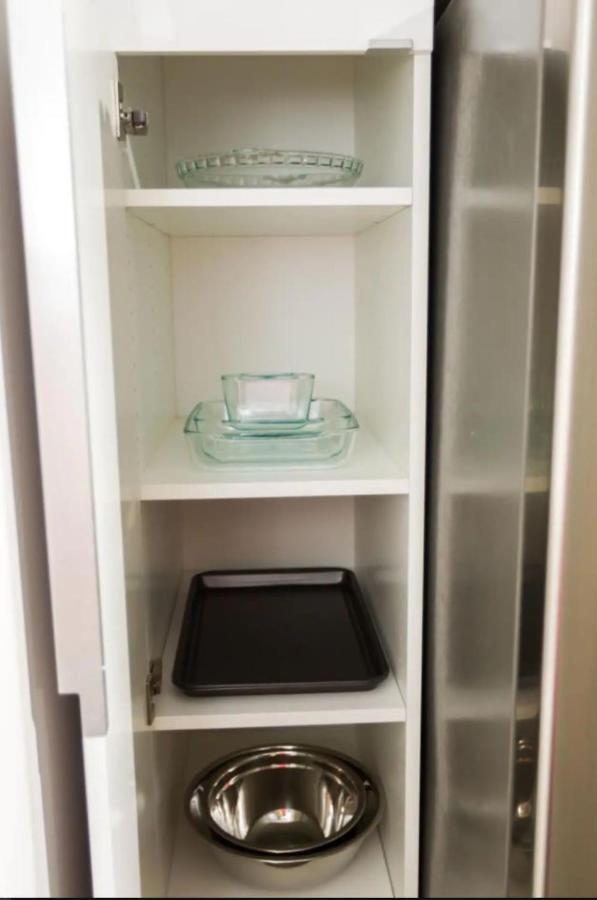 Modern Executive Suite I Complimentary Netflix & Parking! Эдмонтон Экстерьер фото