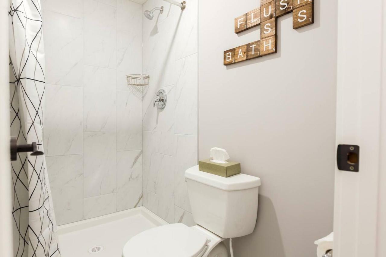 Modern Executive Suite I Complimentary Netflix & Parking! Эдмонтон Экстерьер фото