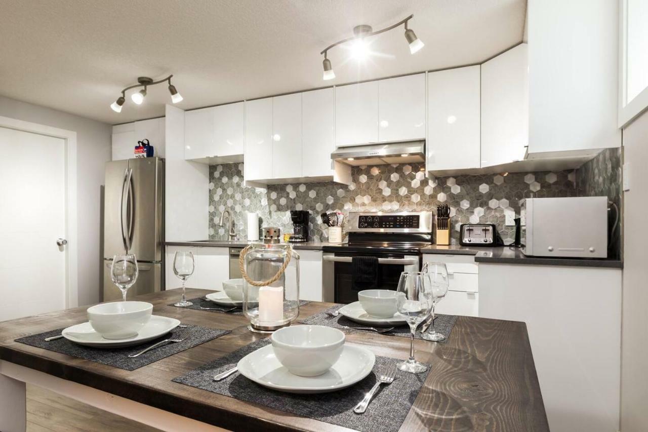 Modern Executive Suite I Complimentary Netflix & Parking! Эдмонтон Экстерьер фото