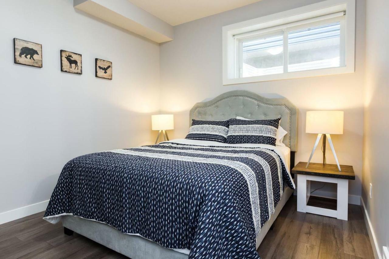 Modern Executive Suite I Complimentary Netflix & Parking! Эдмонтон Экстерьер фото